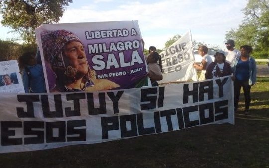 Marchan por liberar a presos políticos del macrismo en Argentina