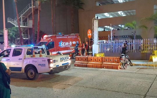 Una persona fue asesinada en los exteriores de un centro comercial