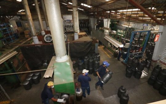 El 69 % de empresas no subieron salarios en 2021