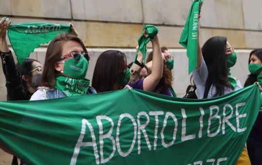 Comisión establece tres plazos para aborto por violación; Lasso anticipa el veto
