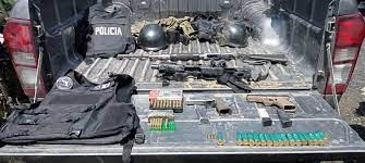Militares decomisan armas de fuego y municiones en un operativo en Ponce Enríquez