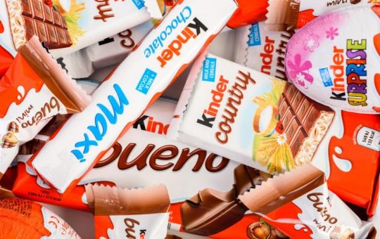 Ciertos chocolates Kinder retirados de la venta  por salmonela, se extiende a E.E.U.U y Argentina.