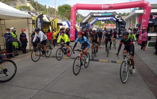 200 ciclistas participaron en el Ride del Giro de Italia en Cuenca.