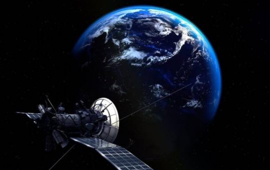 Amazon firma acuerdos con tres empresas para colocar satélites.