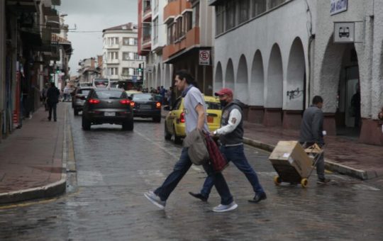 En Ecuador se ha invertido cerca de mil millones de dólares para combatir la pandemia, según Gobierno