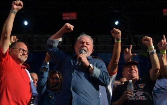 Encuesta: Mayoría de los jóvenes brasileños respaldan a Lula