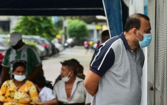 Casos de covid-19 aumentan 20% cada semana en Guayaquil