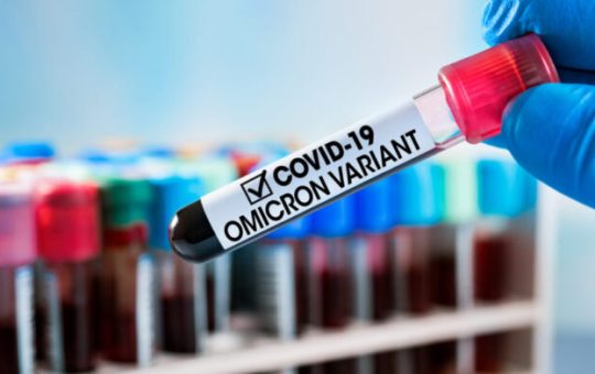 Ministerio de Salud alerta sobre nuevas variantes de Ómicron en Azuay y Pichincha