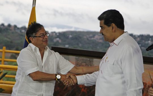 Petro viajará este jueves a Venezuela para reunirse con Maduro