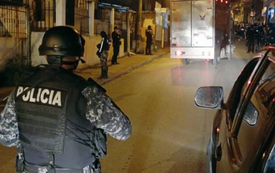 Atentado contra directora de cárcel de Esmeraldas deja heridos y fallecidos