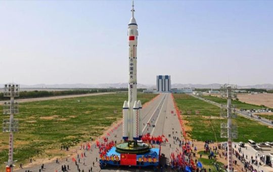 Por primera vez China enviará un civil al espacio