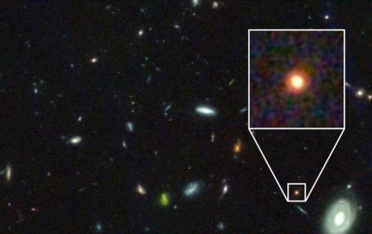 Científicos descubren rasgos de la galaxia más antigua masiva y densa