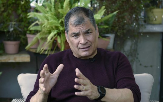Correa comenta a RT sobre la muerte cruzada en Ecuador «Lasso está rompiendo la Constitución»