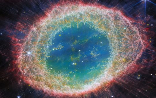 Telescopio espacial capta en detalle la majestuosidad de la Nebulosa del Anillo