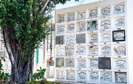 Mafias venden bóvedas en el Cementerio del Suburbio en Guayaquil