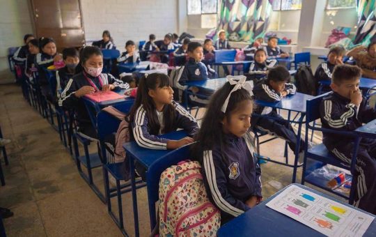 Ministerio de Educación anuncia clases presenciales en todas las modalidades, tras suspensión temporal de apagones