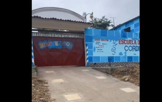 Exigieron USD 5.000 a directora en una escuela de Guayaquil