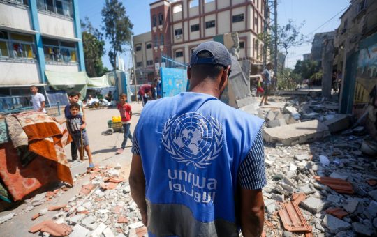 Israel asesina a seis trabajadores humanitarios de la UNRWA en el enésimo ataque a una escuela refugio