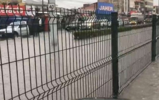 Llueve en Cuenca y el Tomebamba recupera su caudal