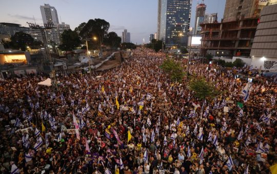 Huelga general y multitudinarias manifestaciones contra Netanyahu