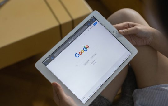 En varios frentes: Google es acusado de abusar de su posición dominante en Europa, EEUU y Reino Unido