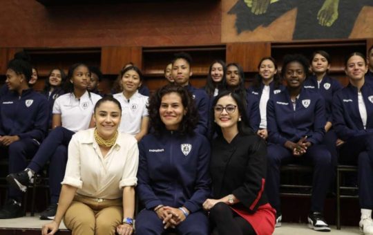 Dragonas, condecoradas en la Asamblea Nacional