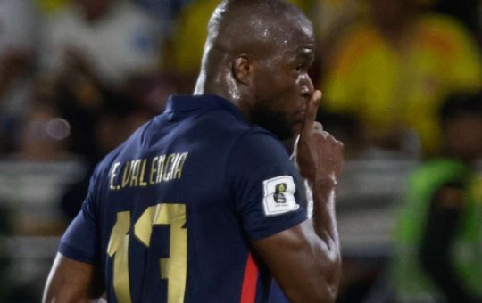 Enner Valencia explicó a quién mandó a callar tras anotar el gol a Colombia