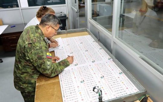 Ecuador avanza en impresión de papeletas para elecciones generales