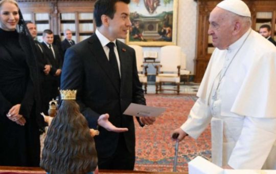 Presidente Noboa se pronuncia tras fallecimiento del Papa Francisco