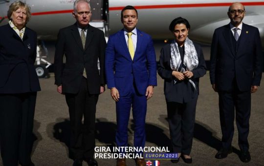 Presidente Noboa viajó a Reino Unido en el marco de su gira internacional