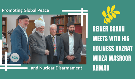 Promoción de la paz mundial y el desarme nuclear: Reiner Braun se reúne con Su Santidad Hazrat Mirza Masroor Ahmad
