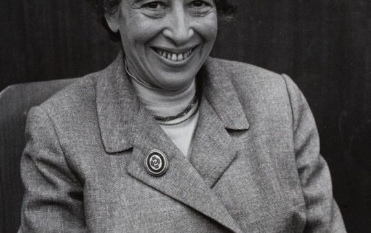 El derecho a tener derechos: Hannah Arendt y la raíz política de la deshumanización