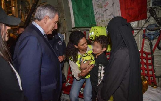 Italia recibe a niños palestinos heridos mientras Israel sabotea la ayuda médica internacional