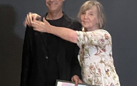 İlhan Sami Çomak recibe el Premio de Poesía Jack Hirschman