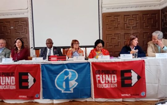 La Internacional de la Educación lanza campaña «¡Por la Pública!» con ocasión de la Cumbre por la Educación, celebrada por la UNESCO