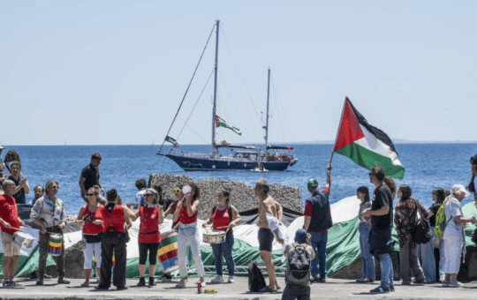Zarpamos para recuperar la humanidad: diario de a bordo de la Global Sumud Flotilla