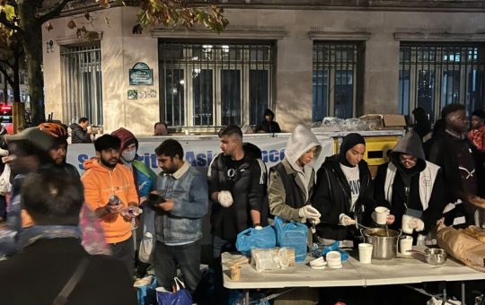 [París] Solidaridad Asia Francia (SAF) junto a los olvidados: comidas calientes distribuidas en las calles
