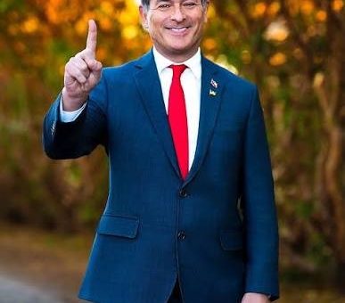 El Candidato Fantasma – Crónica de una Nueva Era Política