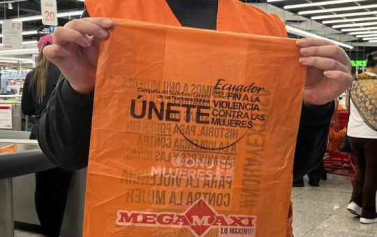 Corporación Favorita cambia el color de sus fundas para sumarse, por séptimo año consecutivo, a la campaña “ÚNETE” de ONU Mujeres