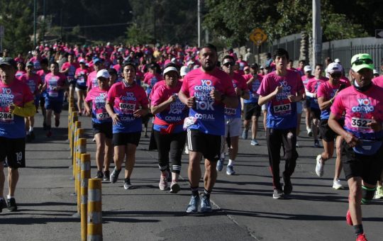Cuenca se vistió de rosa por los niños de Solca