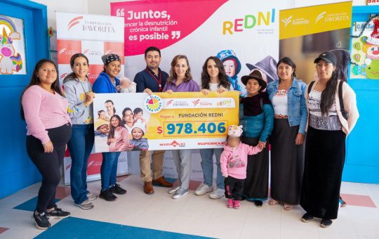 Fundación Favorita de Corporación Favorita y sus marcas Supermaxi, Megamaxi y AKÍ entregan a Fundación REDNI un aporte de USD 978.406 recaudados en la campaña “Un plato para todos”