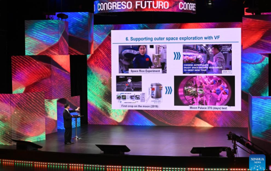 Experto chino destaca agricultura de ambiente controlado en Congreso Futuro Chile para enfrentar escasez de tierras