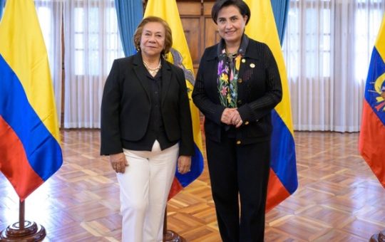 Canciller y ministro de Defensa de Colombia llegan a Ecuador a negociar aranceles
