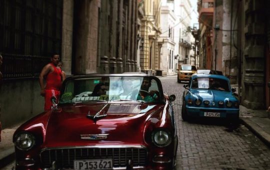 Rusia seguirá trabajando sobre los suministros de petróleo a Cuba, dice el Kremlin