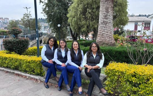 Liderazgo femenino y protección financiera: el desafío pendiente para la sostenibilidad económica en Ecuador