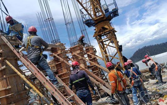 Las historias que sostienen la construcción en Ecuador