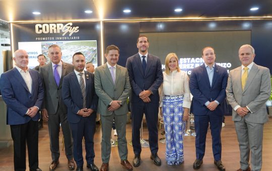 Ambiensa lidera la conversación inmobiliaria en Edifica 2026 con un reconocimiento a la excelencia, innovación y visión de ciudad