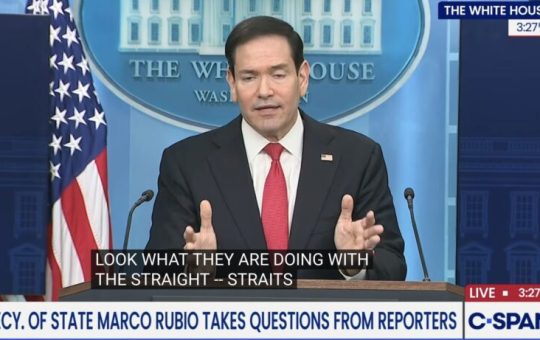 Rubio advierte que EE.UU. no aceptará como «normal» el dominio iraní sobre el Estrecho de Ormuz