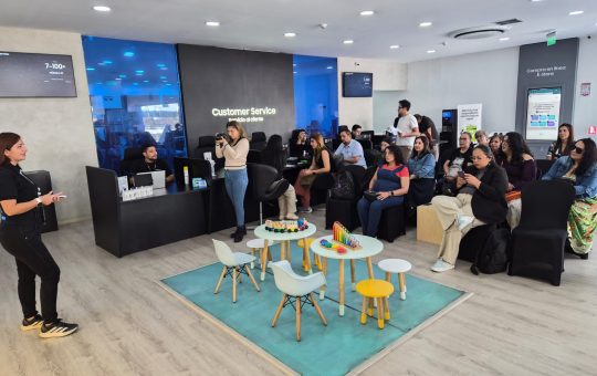 Samsung promueve taller de IA por el Día de las Madres con experiencia práctica de Galaxy AI