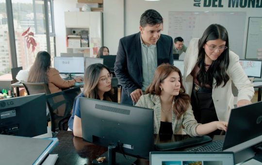 Talento joven impulsa la transformación del sector constructor en Ecuador
